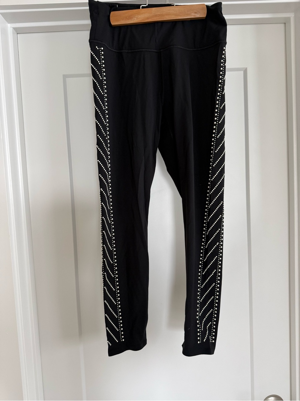 Victoria (Victoria’s Secret) Sport High Rise Leggings Size M w/pearls black
